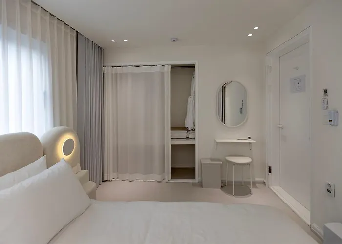 Still Time Bright 3 Bedroom With 2 Baths Near Myeongdong Station *