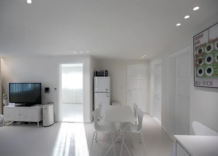 아파트 Still Time Bright 3 Bedroom With 2 Baths Near Myeongdong Station 서울특별시