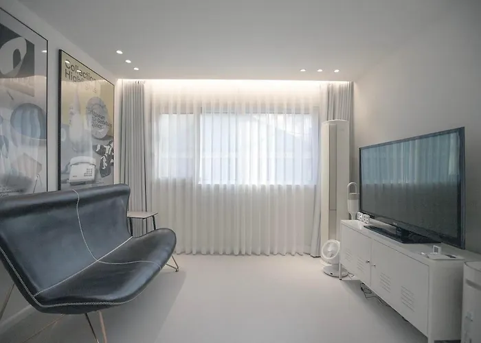 Still Time Bright 3 Bedroom With 2 Baths Near Myeongdong Station *