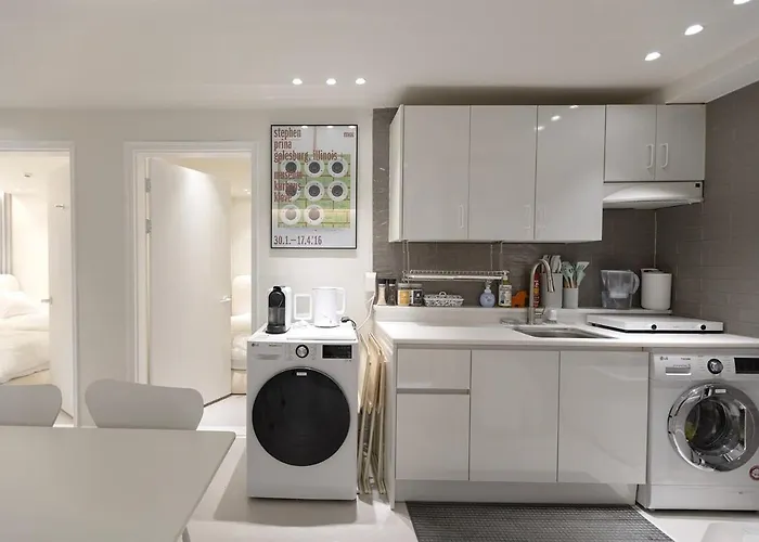 Still Time Bright 3 Bedroom With 2 Baths Near Myeongdong Station *