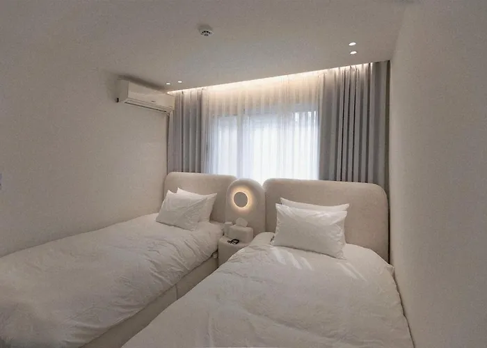 Still Time Bright 3 Bedroom With 2 Baths Near Myeongdong Station * 서울특별시